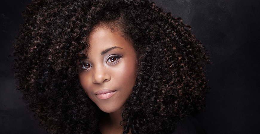 ffy_0001_beauty-portrait-of-young-girl-with-afro-490487204_5616x3744